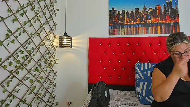 Snapshot of carolinacrus01 chatting on October 31, 2025, 3:02 pm carolinacrus01 online show from October 31, 2025, 3:02 pm