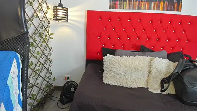 Snapshot of carolinacrus01 chatting on November 12, 2025, 4:07 pm carolinacrus01 online show from November 12, 2025, 4:07 pm