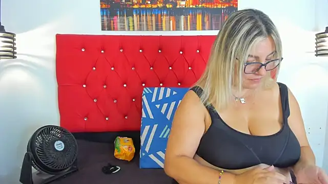 Snapshot of carolinacrus01 chatting on November 13, 2025, 3:55 pm carolinacrus01 online show from November 13, 2025, 3:55 pm