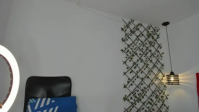 Snapshot of carolinacrus01 chatting on November 17, 2025, 4:35 pm carolinacrus01 online show from November 17, 2025, 4:35 pm