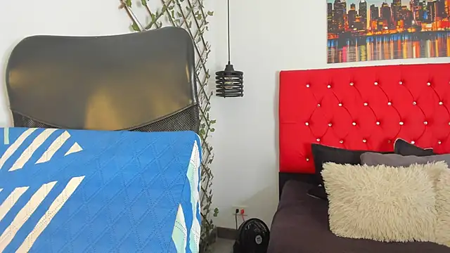 Snapshot of carolinacrus01 chatting on December 1, 2025, 3:06 pm carolinacrus01 online show from December 1, 2025, 3:06 pm