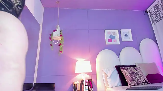 Snapshot of my_aleja_ chatting on September 18, 2025, 1:46 pm my aleja online show from September 18, 2025, 1:46 pm