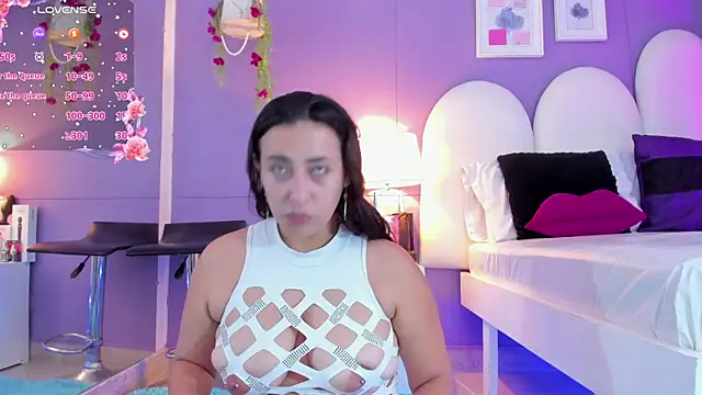 Snapshot of my_aleja_ chatting on October 15, 2025, 1:00 pm my aleja online show from October 15, 2025, 1:00 pm