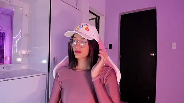 daphne courtis online show from November 10, 2025, 3:05 am