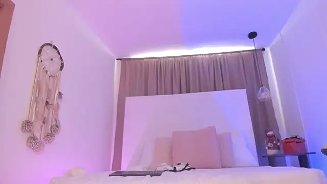 M0lly Beckers online show from November 11, 2025, 3:34 pm