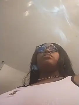 Snapshot of SheilaCoopers_ chatting on September 16, 2025, 10:44 pm SheilaCoopers online show from September 16, 2025, 10:44 pm