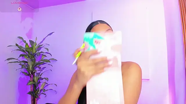 MacarenaSmith online show from December 16, 2025, 11:48 am