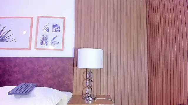 Snapshot of cutie_katy_ chatting on November 24, 2025, 4:45 am cutie katy online show from November 24, 2025, 4:45 am