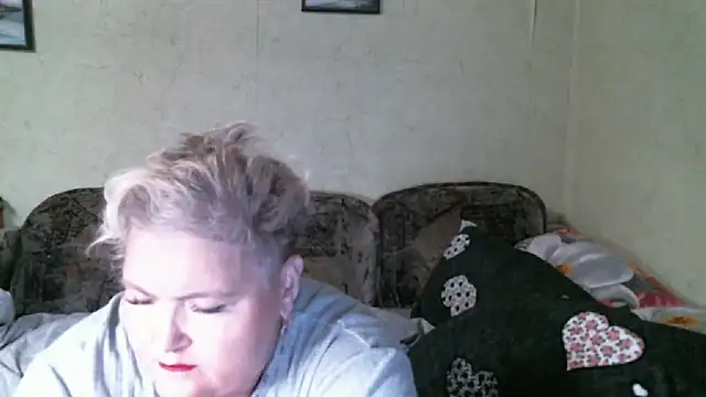 Snapshot of Lana555 chatting on December 4, 2025, 8:39 pm Lana555 online show from December 4, 2025, 8:39 pm