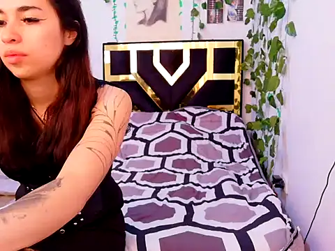 Snapshot of lucywhite13 chatting on October 7, 2025, 6:05 pm lucywhite13 online show from October 7, 2025, 6:05 pm