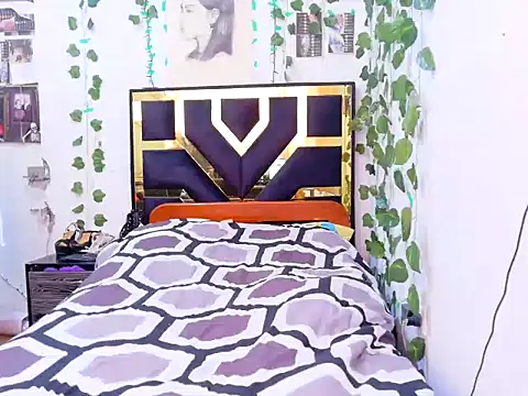 Snapshot of lucywhite13 chatting on October 10, 2025, 3:11 pm lucywhite13 online show from October 10, 2025, 3:11 pm