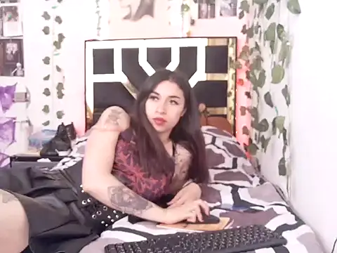 Snapshot of lucywhite13 chatting on November 3, 2025, 3:13 pm lucywhite13 online show from November 3, 2025, 3:13 pm