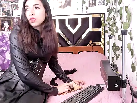 Snapshot of lucywhite13 chatting on November 7, 2025, 4:18 pm lucywhite13 online show from November 7, 2025, 4:18 pm