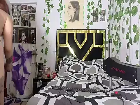 Snapshot of lucywhite13 chatting on December 19, 2025, 4:08 am lucywhite13 online show from December 19, 2025, 4:08 am