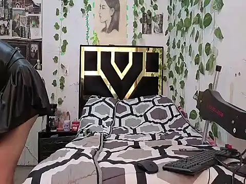 Snapshot of lucywhite13 chatting on December 20, 2025, 12:23 pm lucywhite13 online show from December 20, 2025, 12:23 pm