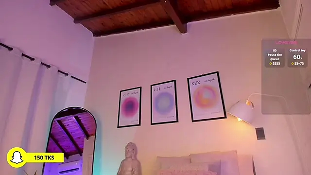 Snapshot of AriaMuse chatting on December 3, 2025, 7:56 pm AriaMuse online show from December 3, 2025, 7:56 pm