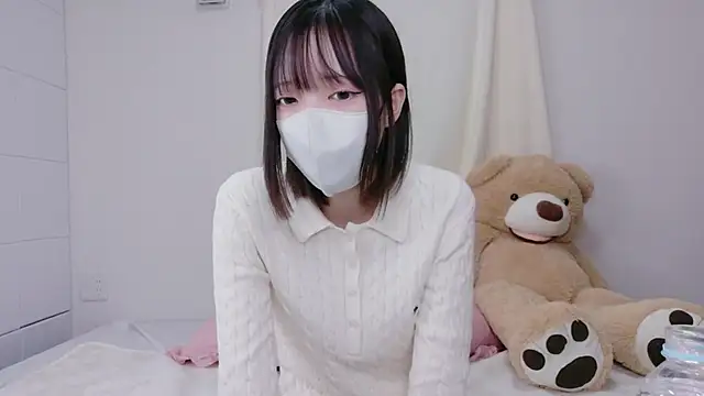 Azusa 128 online show from November 12, 2025, 7:42 am