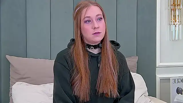 Snapshot of MiaEuphoria_ chatting on December 2, 2025, 3:23 am MiaEuphoria online show from December 2, 2025, 3:23 am