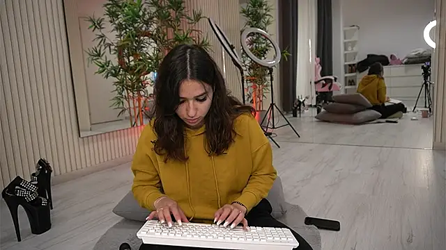 EmmaBlanco online show from October 18, 2025, 6:41 pm