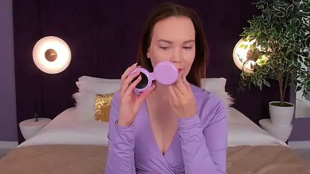 KiraHolli online show from September 12, 2025, 3:06 am