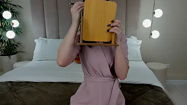 KiraHolli online show from October 1, 2025, 3:23 am