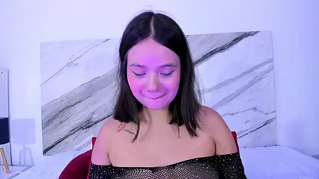 thamiina  online show from November 11, 2025, 7:03 pm