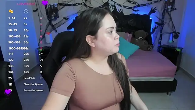 LolaVillalobos online show from October 20, 2025, 1:22 pm