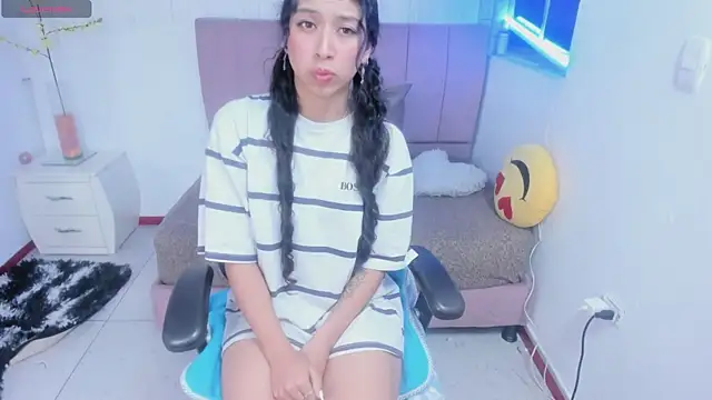 Snapshot of anna_moon11 chatting on October 3, 2025, 5:04 am anna moon11 online show from October 3, 2025, 5:04 am