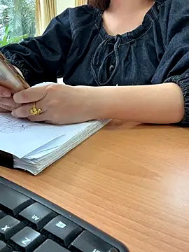 Snapshot of PhuongNhi21 chatting on September 13, 2025, 2:44 am PhuongNhi21 online show from September 13, 2025, 2:44 am