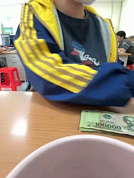 Snapshot of PhuongNhi21 chatting on October 4, 2025, 1:58 am PhuongNhi21 online show from October 4, 2025, 1:58 am