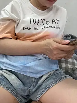 Snapshot of PhuongNhi21 chatting on October 16, 2025, 2:40 pm PhuongNhi21 online show from October 16, 2025, 2:40 pm