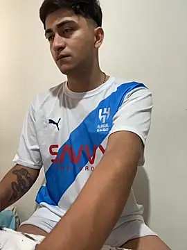 Snapshot of Tavinho067 chatting on October 27, 2025, 5:17 pm Tavinho067 online show from October 27, 2025, 5:17 pm