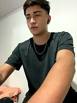 Snapshot of Tavinho067 chatting on October 31, 2025, 4:13 am Tavinho067 online show from October 31, 2025, 4:13 am