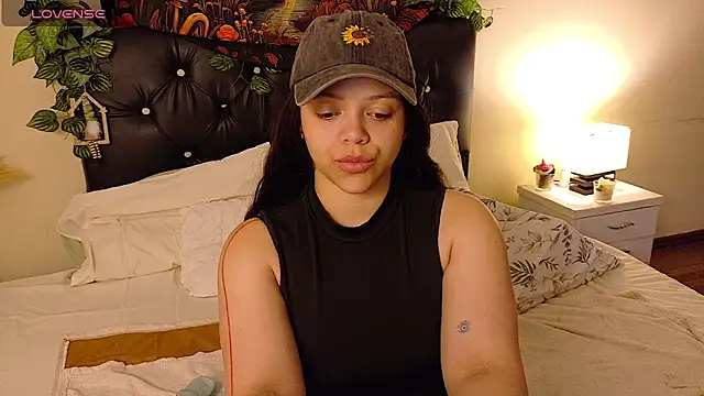 Snapshot of Amanda_sweet chatting on November 2, 2025, 1:35 pm Amanda sweet online show from November 2, 2025, 1:35 pm