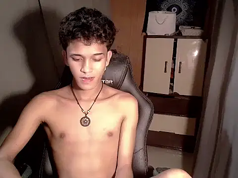 kenbigcockxx online show from November 14, 2025, 3:44 pm