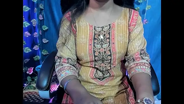 Snapshot of Forever_Love2025 chatting on October 8, 2025, 6:22 am Forever Love2025 online show from October 8, 2025, 6:22 am