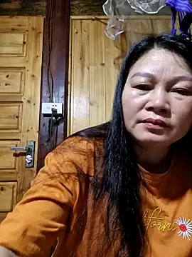 Snapshot of yoowwmr chatting on October 28, 2025, 1:36 pm yoowwmr online show from October 28, 2025, 1:36 pm