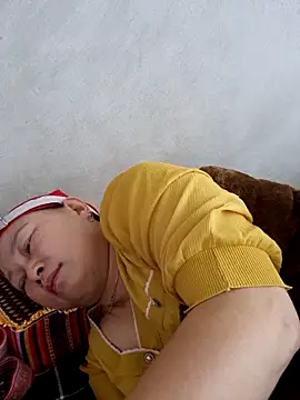 Snapshot of yoowwmr chatting on November 14, 2025, 4:00 am yoowwmr online show from November 14, 2025, 4:00 am