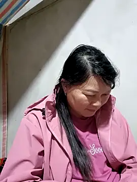 Snapshot of yoowwmr chatting on November 18, 2025, 1:59 pm yoowwmr online show from November 18, 2025, 1:59 pm