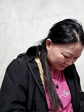 Snapshot of yoowwmr chatting on November 19, 2025, 2:00 am yoowwmr online show from November 19, 2025, 2:00 am