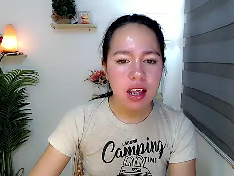 Snapshot of kimbratx chatting on October 8, 2025, 10:40 pm kimbratx online show from October 8, 2025, 10:40 pm