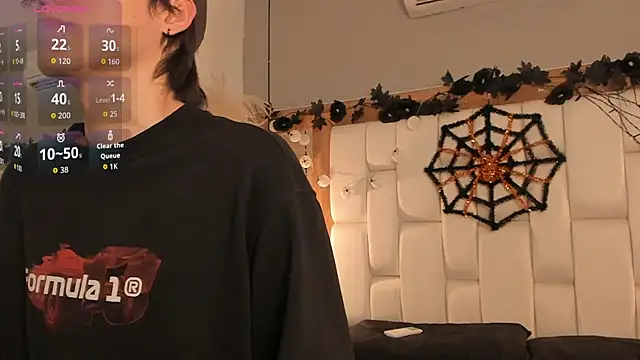 Snapshot of Daphne_And_Roger chatting on October 22, 2025, 11:21 am Daphne And Roger online show from October 22, 2025, 11:21 am