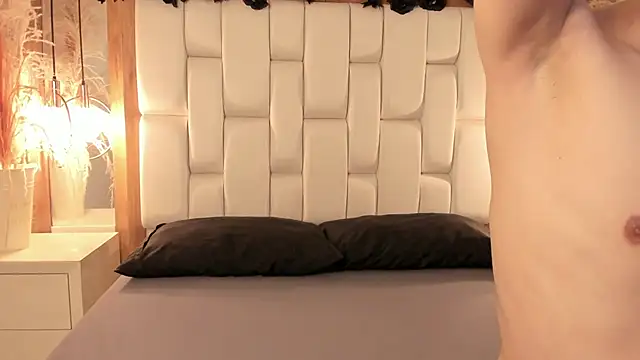 Snapshot of Daphne_And_Roger chatting on November 10, 2025, 11:09 am Daphne And Roger online show from November 10, 2025, 11:09 am