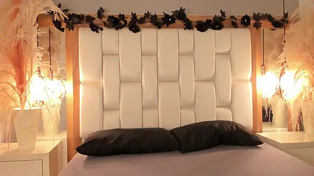 Snapshot of Daphne_And_Roger chatting on November 12, 2025, 11:10 am Daphne And Roger online show from November 12, 2025, 11:10 am