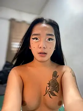 Snapshot of Lalisaslut18 chatting on October 27, 2025, 8:18 am Lalisaslut18 online show from October 27, 2025, 8:18 am