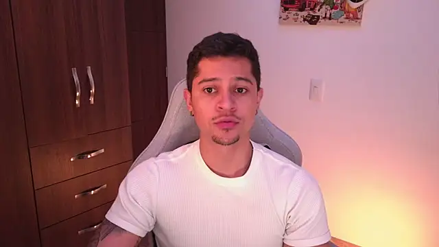 domsantiago  online show from November 6, 2025, 4:02 am