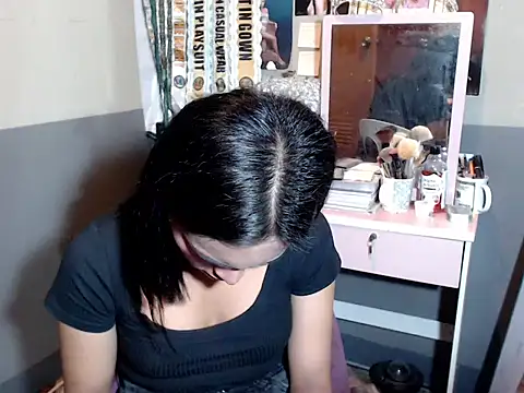 Snapshot of miya_khali chatting on October 28, 2025, 5:15 pm miya khali online show from October 28, 2025, 5:15 pm