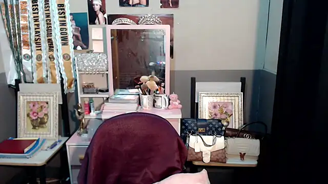 Snapshot of miya_khali chatting on November 2, 2025, 5:26 pm miya khali online show from November 2, 2025, 5:26 pm