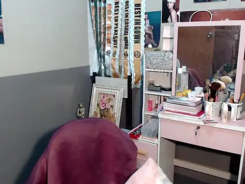 Snapshot of miya_khali chatting on November 17, 2025, 12:00 pm miya khali online show from November 17, 2025, 12:00 pm