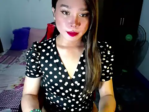 Urassiansweetcummer online show from October 28, 2025, 1:42 am